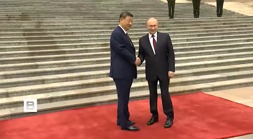 Владимир Путин встретился с Си Цзиньпином на центральной площади Пекина
