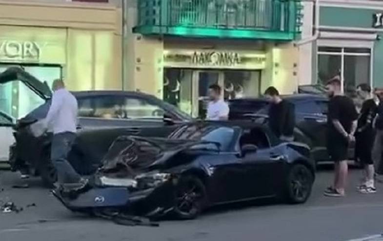 Авто превратилось в груду металла в массовой аварии в центре Владивостока
