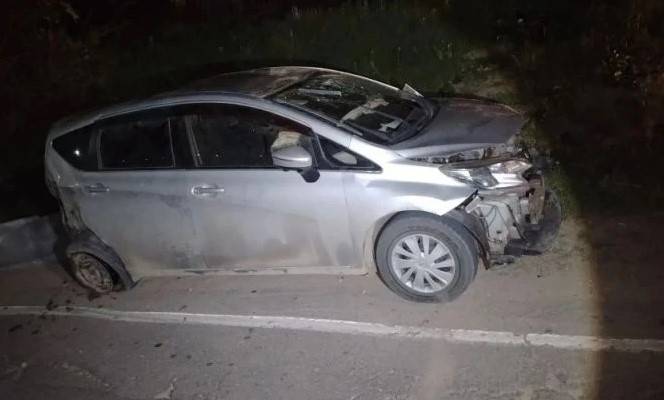 Авто улетело в кювет на дороге Приморья, водитель и пассажир получили тяжелые травмы