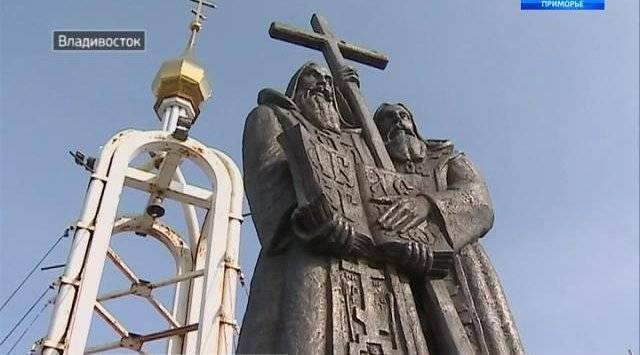 С Орлиной сопки убирают памятник Кириллу и Мефодию