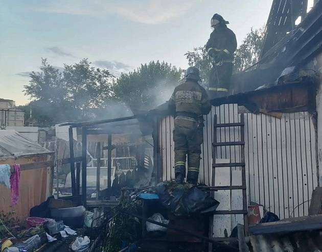 Тела мужчины и женщины обнаружены во время тушения пожара в Уссурийске
