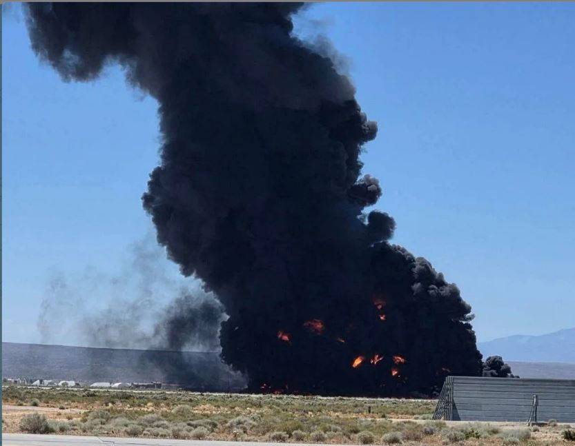Cтратегический бомбардировщик B-52 разбился на тихоокеанском побережье США