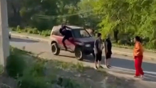 "Закрывать таких надо": во Владивостоке водитель авто шокировал своим поведением горожан