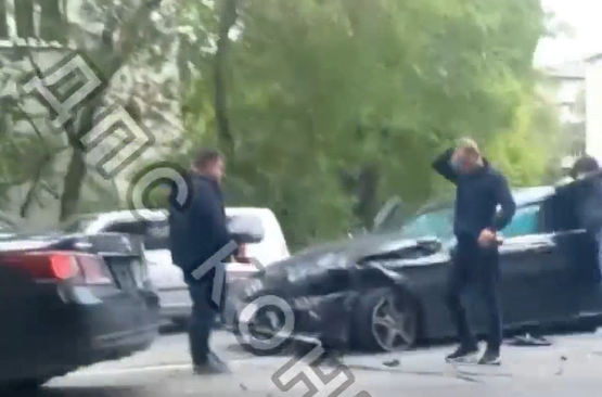 "Машины в хлам": серьезное ДТП осложнило движение на оживленой дороге во Владивостоке