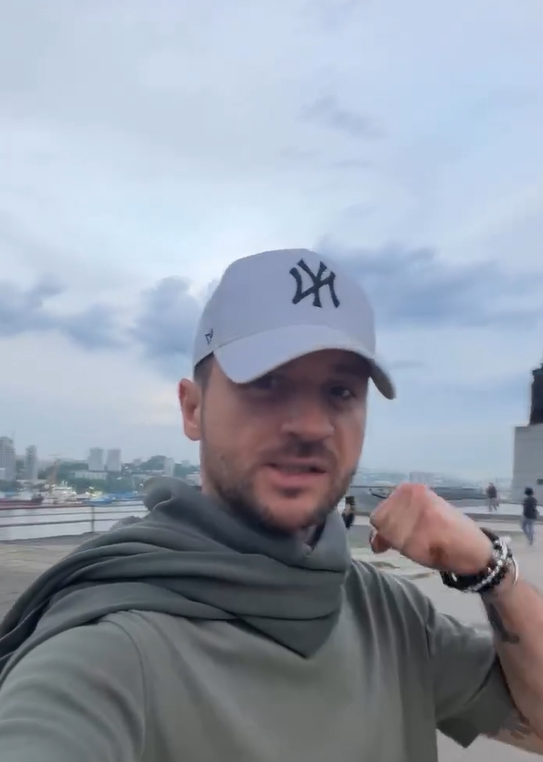Популярный певец Сергей Лазарев замечен в центре Владивостока