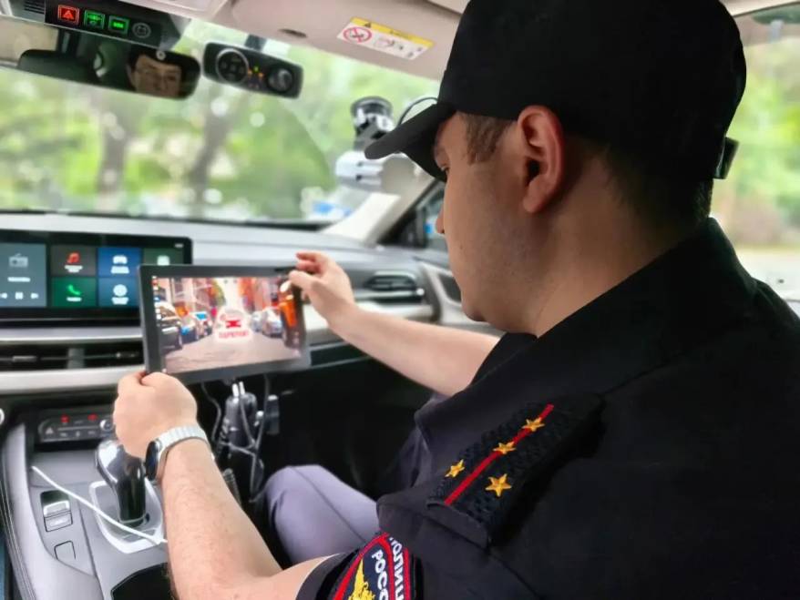 В Приморье автомобили ДПС оснащаются "паркрайтами"