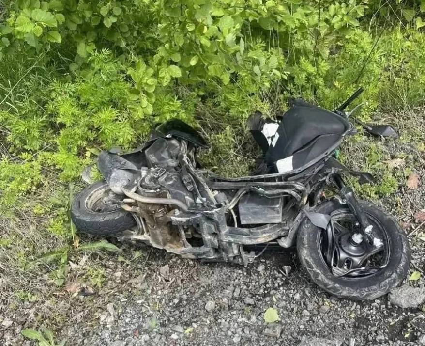 Водитель мопеда погиб в результате лобового удара с внедорожником в Приморье