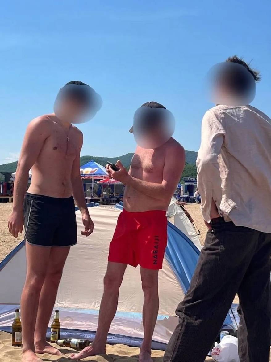 "Извращенца" за скрытой съёмкой девушек поймали на пляже Владивостока