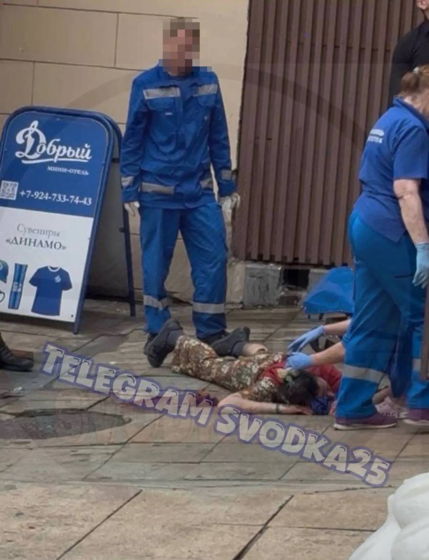 Мужчина сорвался со второго этажа популярного ресторана во Владивостоке