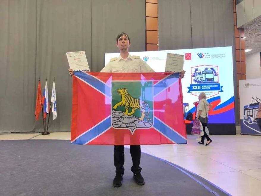 Во Владивостоке чествуют лучшего водителя троллейбуса
