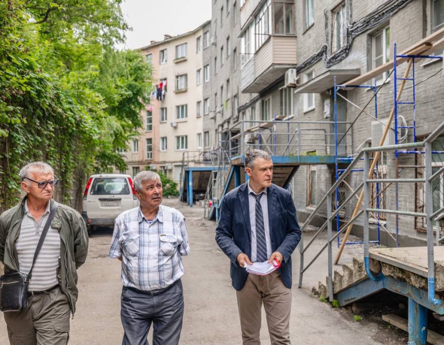 Во Владивостоке идут масштабные работы по ремонту кровель и фасадов