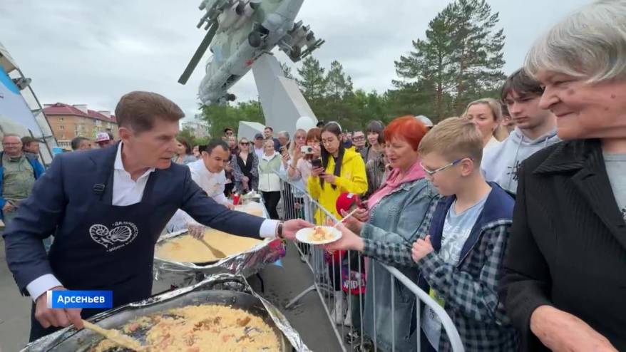 Губернатор Приморья накормил «вкусняшками» гостей фестиваля молока