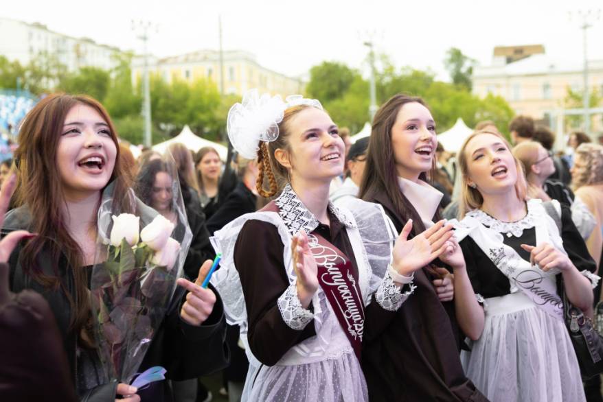 Что помогает выпускникам Владивостока сдавать ЕГЭ на 100 баллов?