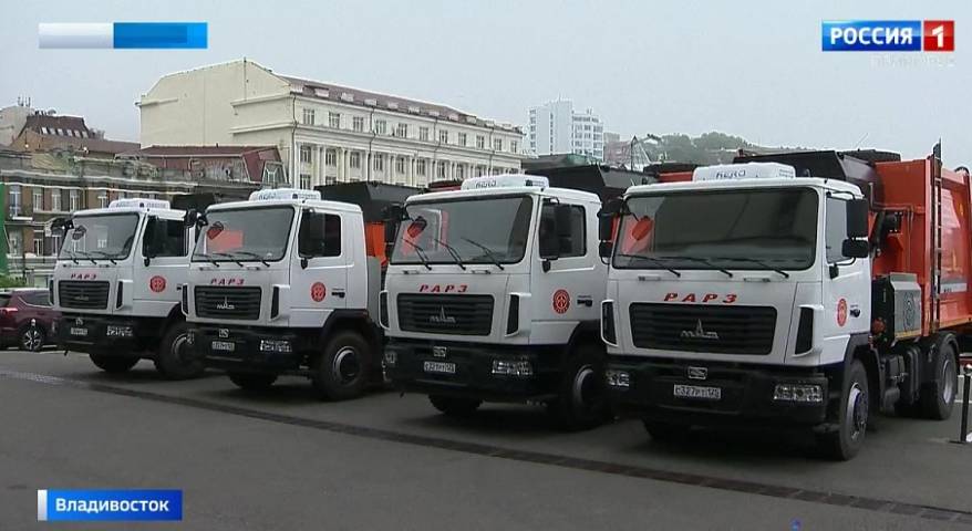Новая партия мусоровозов поступила в Приморье