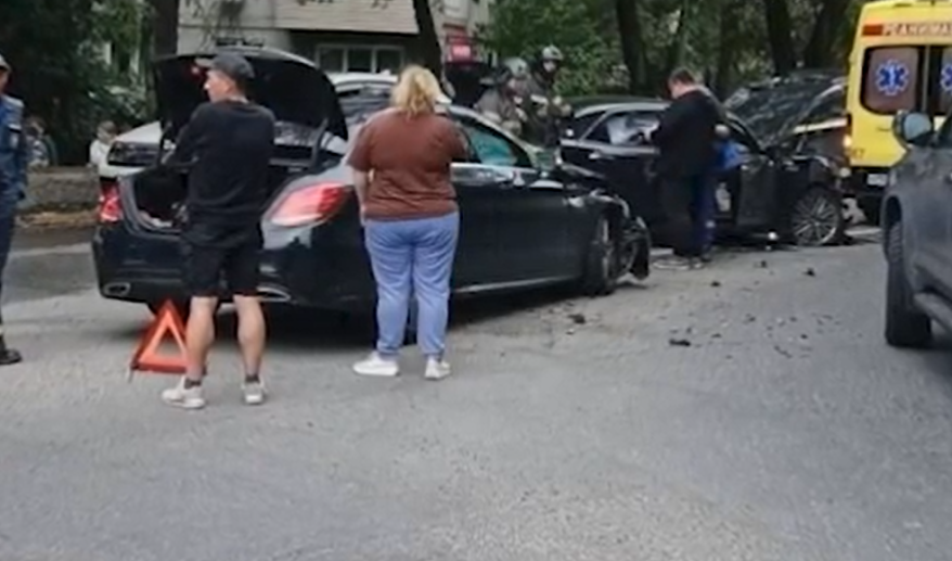 Во Владивостоке разыскивают мужчину, скрывшегося с места ДТП и угрожавшего женщине оружием