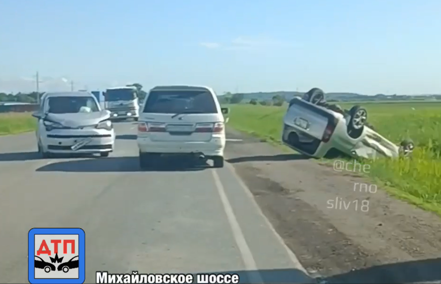 Жесткое ДТП: автомобиль перевернулся на крышу в Приморье