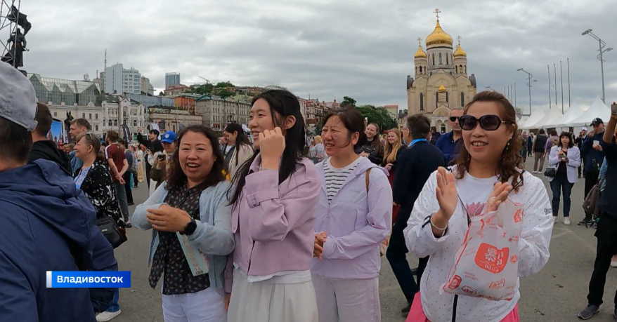 Поднебесная в центре Владивостока: в Приморье впервые отметили День Китая