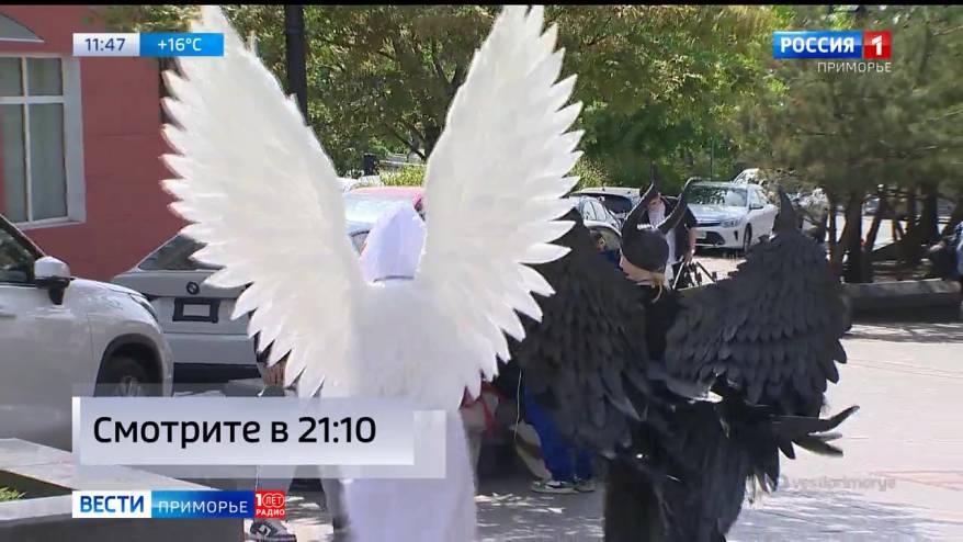 Уличные аниматоры навязывают свои услуги жителям Владивостока