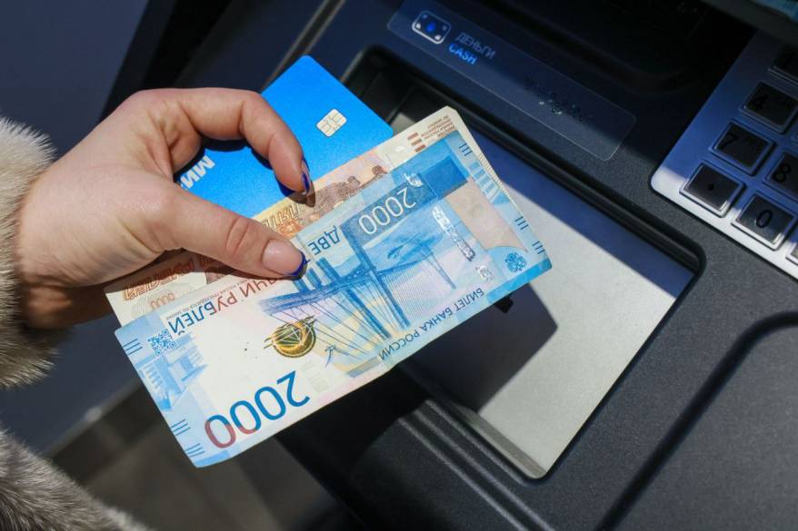 Выплата зарплаты в любой день стала доступна приморцам