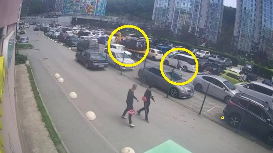 Автомобилист устроил догонялки за эвакуатором во Владивостоке