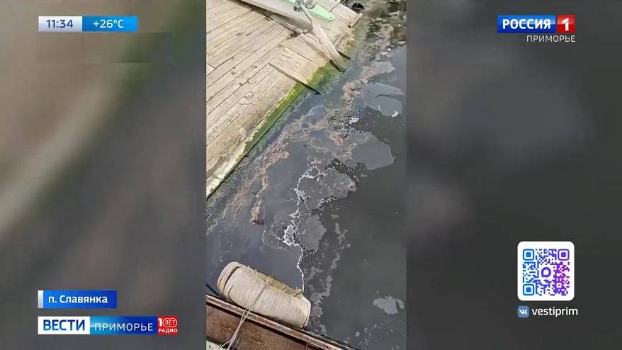 Огромное мазутное пятно растеклось по Славянскому заливу