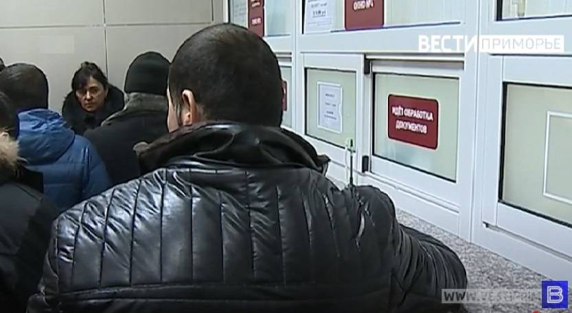 На каких условиях 63 мигранта в Приморье стали гражданами России?