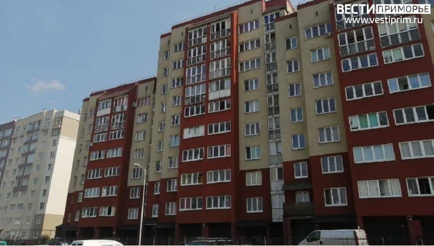 Житель Приморья напал на соседа и выбросил велосипед с высоты многоэтажки
