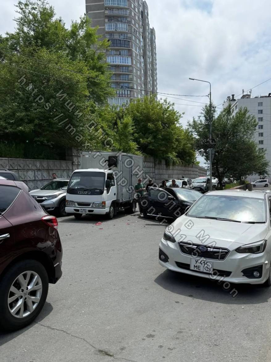 В центре Владивостока перекрыто движение транспорта из-за ДТП