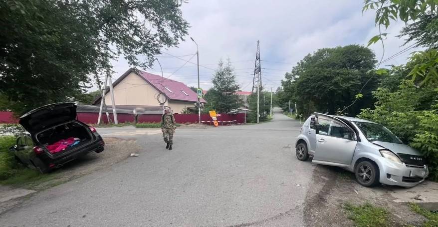Авто разлетелись после столкновения на дороге в Вольно-Надеждинске