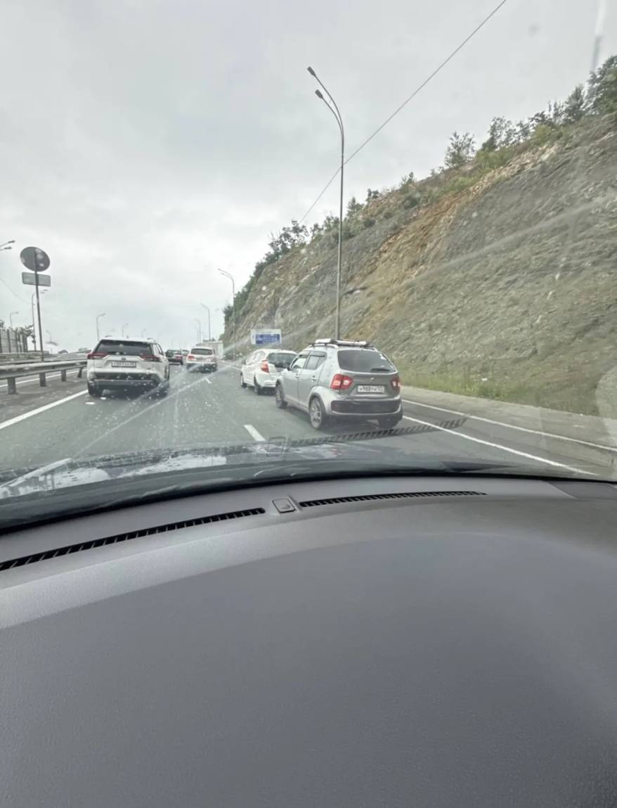 Дикая пробка собралась во Владивостоке из-за ДТП