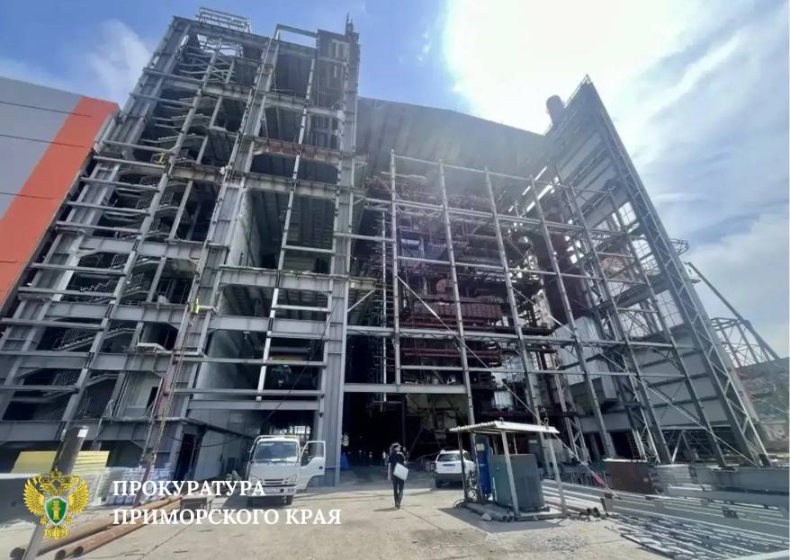 Рабочий сорвался с высоты на стройке Партизанской ГРЭС и погиб