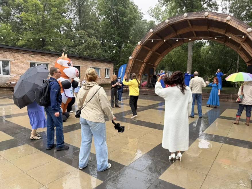 Праздничная программа "Ритмы города" проходит в парке имени Сергея Лазо