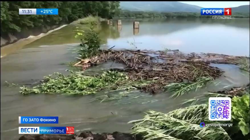 Третий день жители Фокино отключены от водоснабжения: организован подвоз