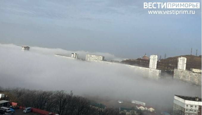 Жители Владивостока перешли в режим «город в туманах и облаках»