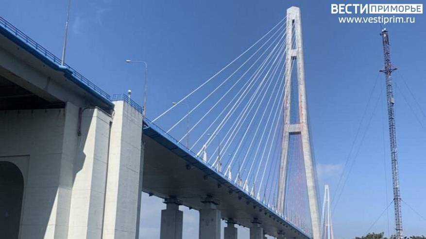 Авто застряли в огромной пробке на Русский остров