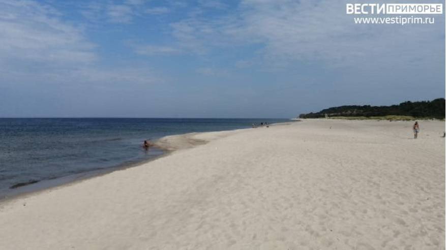 Чистейший песок и прозрачная вода: два места отдыха манят приморцев и гостей края