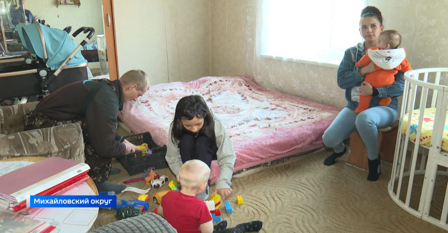 Выезд неизбежен: многодетную мать разлучают с детьми в Приморье