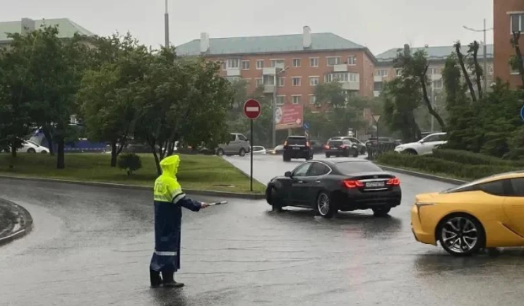 ГАИ Приморья просит автолюбителей соблюдать осторожность во время непогоды