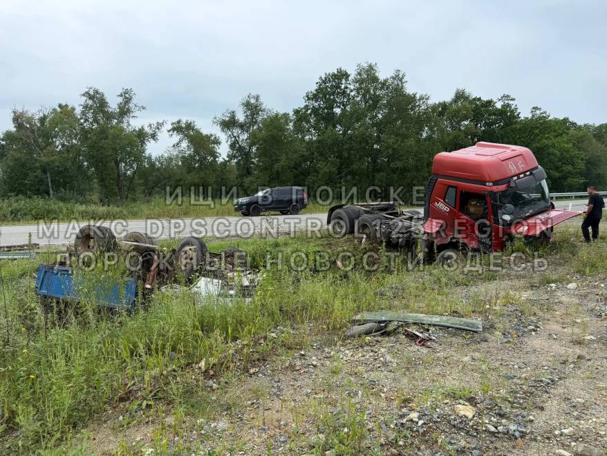 "Оба в кювете": жесткое ДТП в Приморье