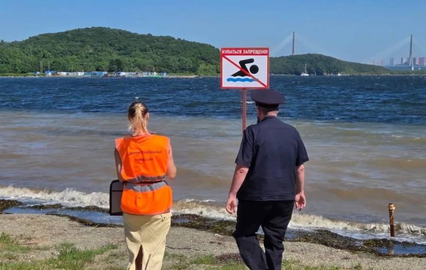 Правила безопасного отдыха у воды напоминают жителям и гостям Владивостока