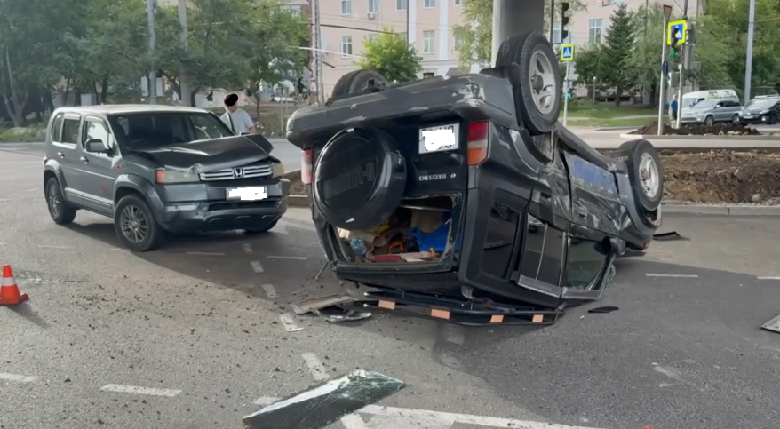Водителя экстренно госпитализировали: подробности жесткого ДТП во Владивостоке