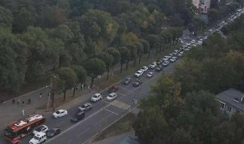 Движение встало в районе Второй Речки во Владивостоке из-за троллейбуса