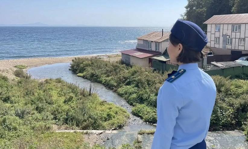 В поселке Рыбачьем разыскивают хозяина сточных вод