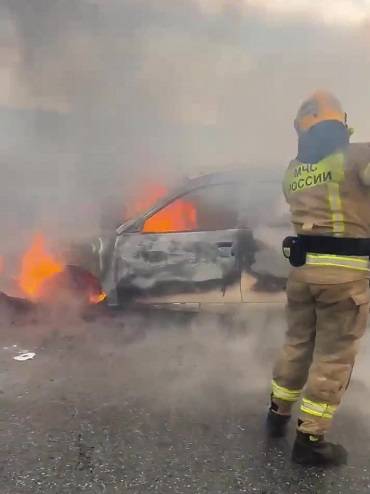 Автомобиль загорелся на объездной дороге во Владивостоке