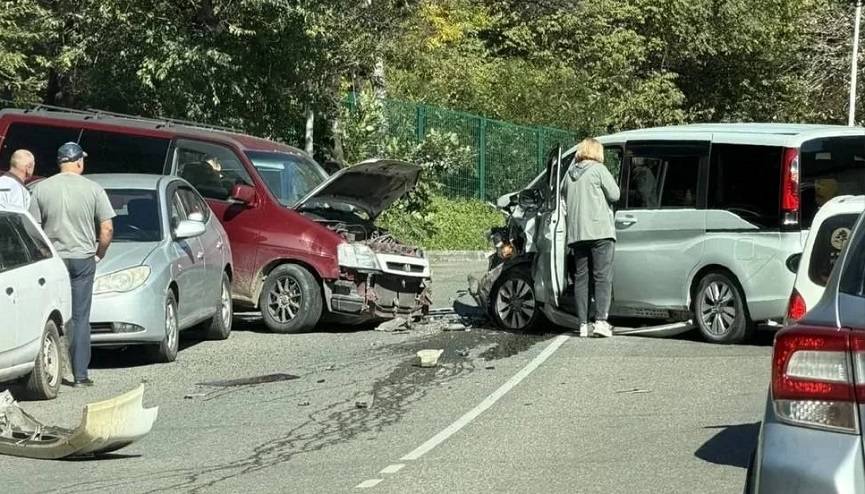 ДТП перекрыло движение на дороге Владивостока