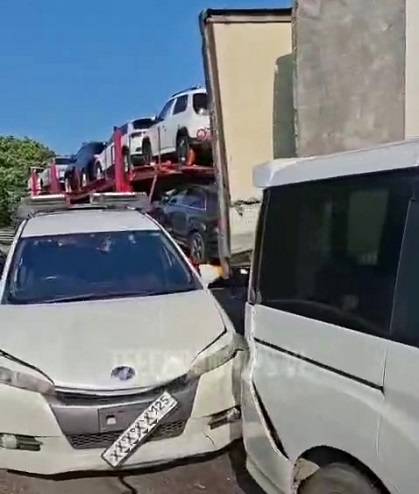 Движение встало: массовое ДТП собирает пробку на трассе Приморья