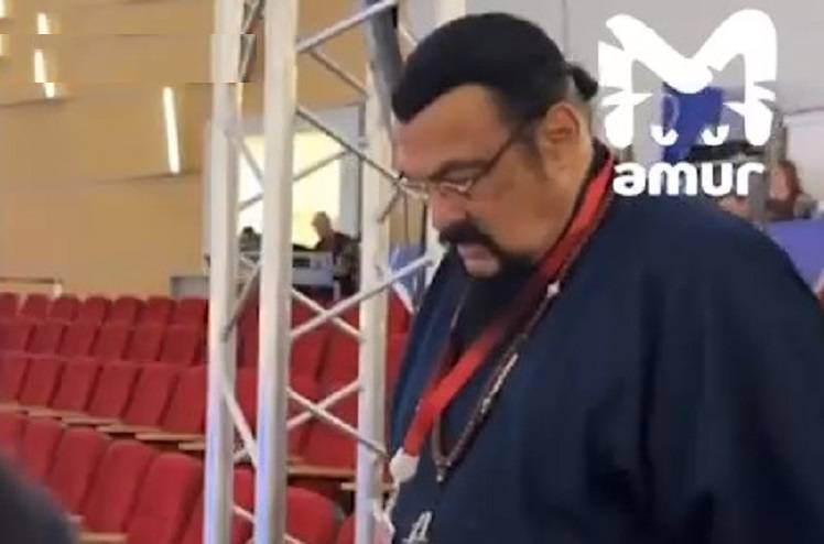 Стивен Сигал прилетел на встречу с Владимиром Путиным во Владивосток