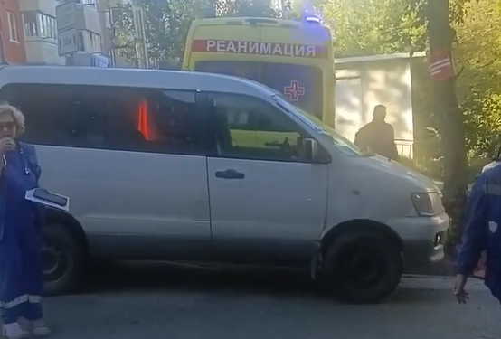 Водитель авто заблокировал выезд реанимобилю во Владивостоке
