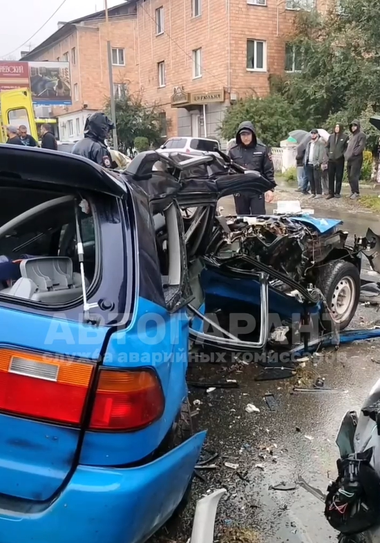 Автомобиль разорвало на части: стали известны подробности страшного ДТП в Артеме