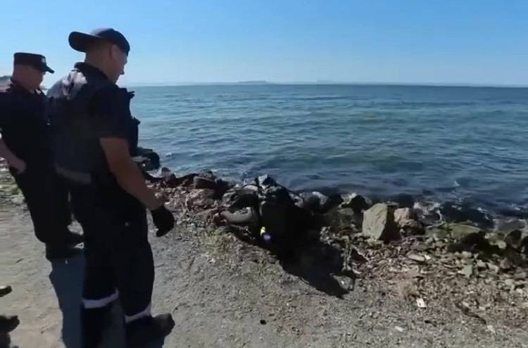 К берегу во Владивостоке прибило тело дайвера
